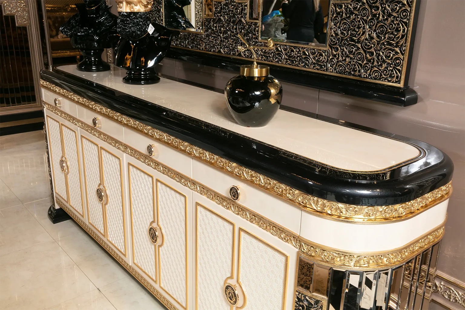 Golden Luxury Furniture Royal Collection Black And Gold Dining Set – Lavishly Carved 6-Seater Table with Gold Inlays, Mirror Finish, and Designer Tufted Chairs - Image 6
