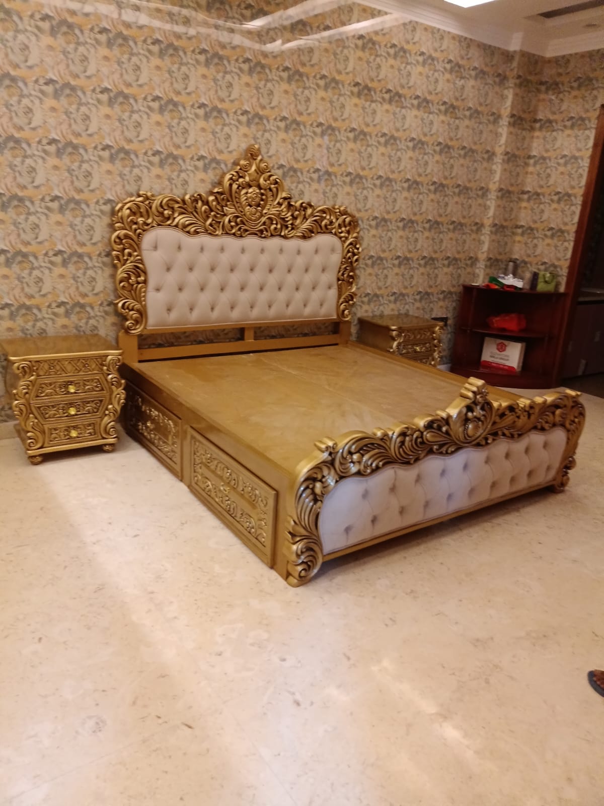 Wooden luxury bed